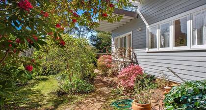 Crabapple Southside Mountain Cottage Pet Friendly