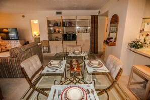 Apartment (2 Bedrooms) | Speisen