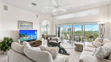 Condo (3 Bedrooms) | Property amenity