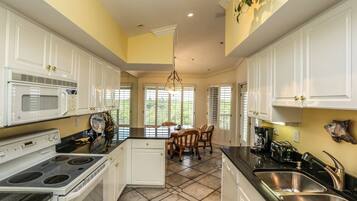 Condo (3 Bedrooms) | Property amenity