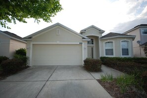 Vista frontal de la propiedad