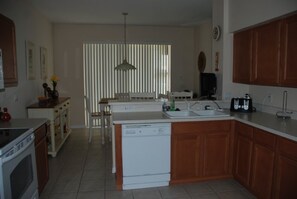 Casa, 4 habitaciones, alberca privada (2 Bathrooms) | Cocina privada | Refrigerador con congelador, microondas, horno y parrilla de estufa 