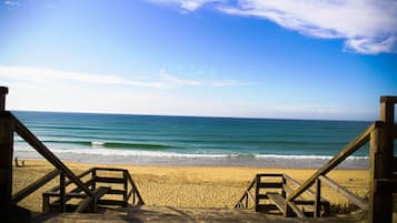 Una playa cerca