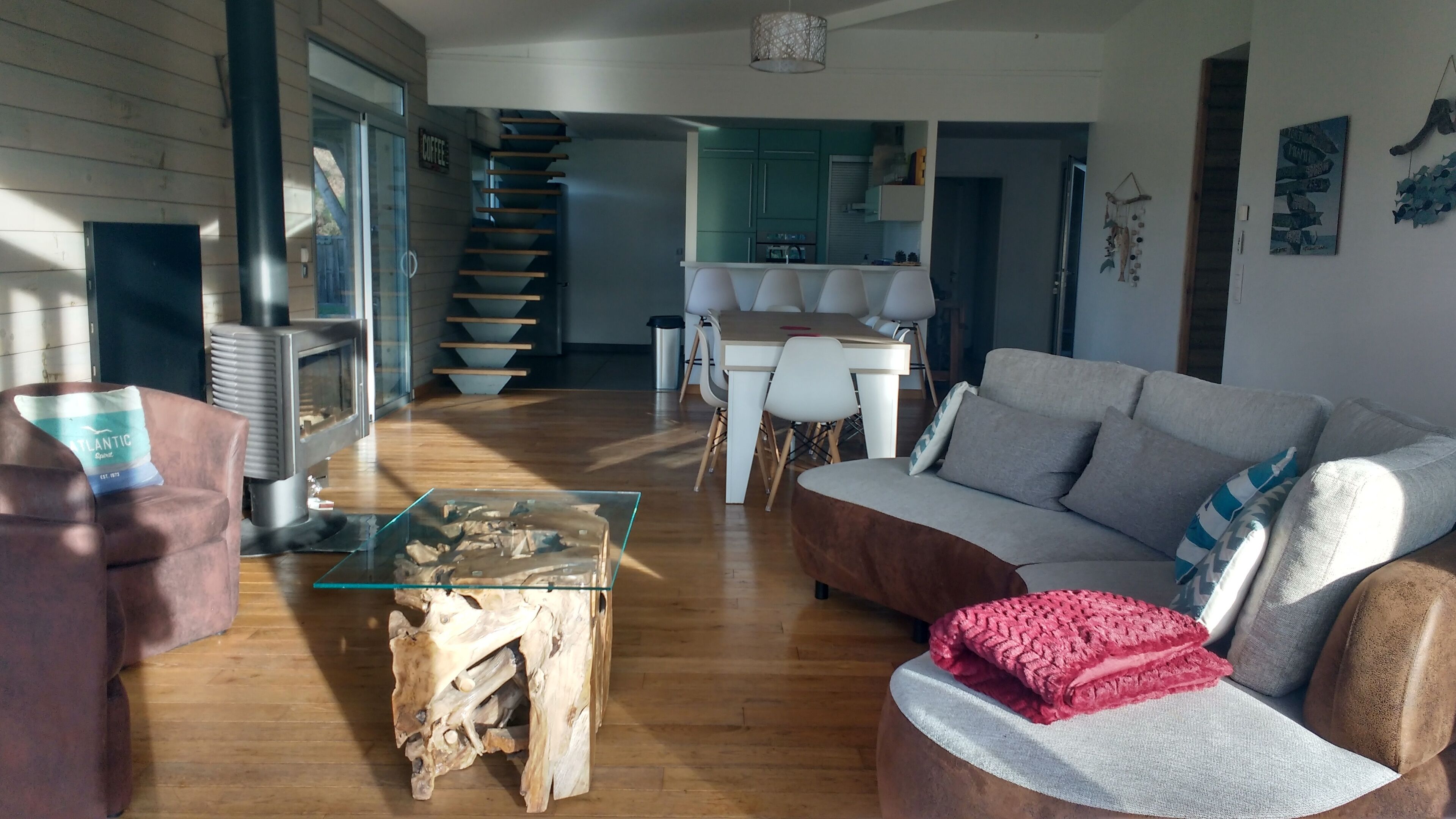 TV, fireplace, ping pong, stereo