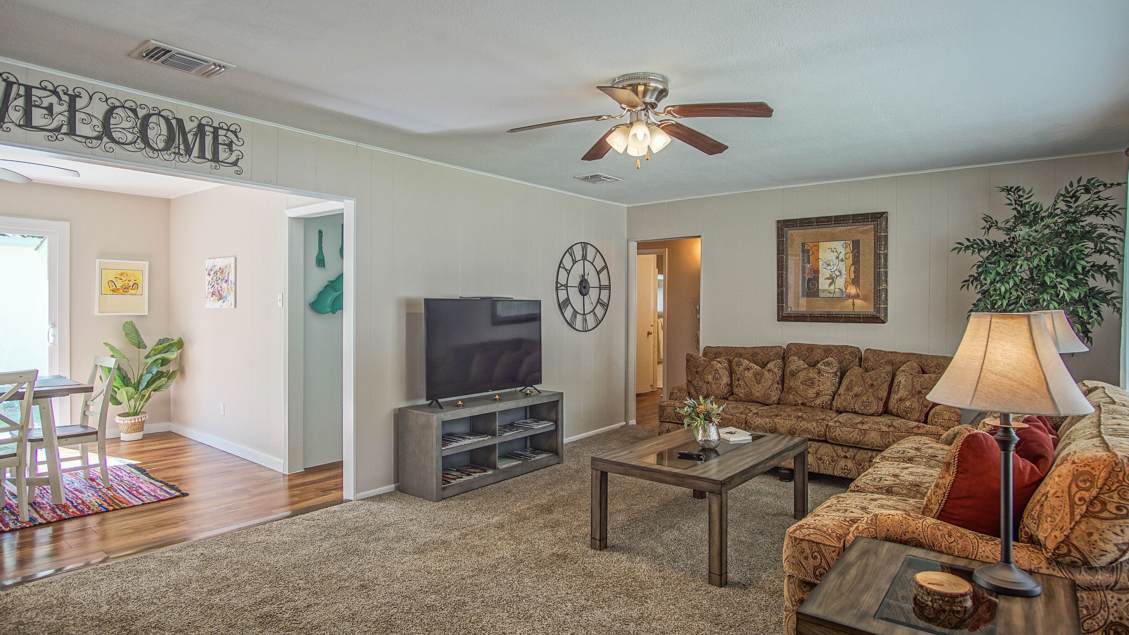 3 minute walk to main street, Cibolo Texas. Shopping, dancing and dining nearby.