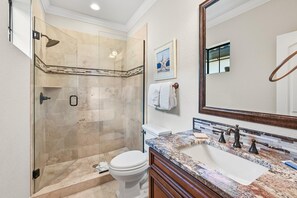 House, Multiple Beds (Villa Lago 1857) | Bathroom | Free toiletries, hair dryer, towels