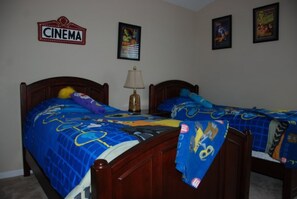 Talo, 4 makuuhuonetta, yksityinen uima-allas (3 Bathrooms) | 4 makuuhuonetta, yksilöllisesti sisustettu, yksilöllisesti kalustettu