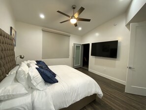 2 bedrooms, desk, iron/ironing board, travel cot