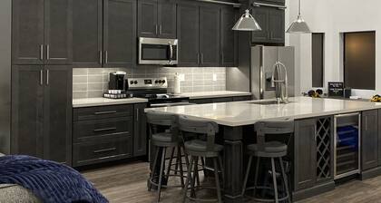 Upscale Fully Renovated Biltmore Penthouse