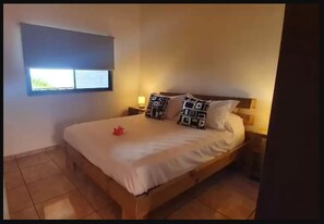 Cabaña familiar | Mobiliario individual y espacio para trabajar con un portátil