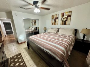 2 bedrooms, iron/ironing board, travel cot, free WiFi