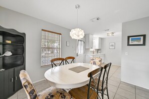 House, Multiple Beds (Pier DestinY 66 Pompano Street) | Dining