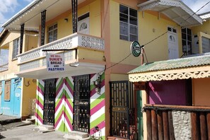 تفاصيل الفندق من الخارج