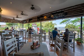 Restaurant - Iguana Surf Camp (Tamarindo)