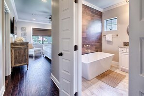 Casa, varias camas (Villa Lago 1923 ) | Tabla de planchar con plancha, wifi gratis y ropa de cama 