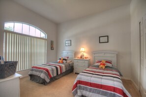 House, 5 Bedrooms, Private Pool (3 Bathrooms)