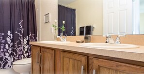 House, 5 Bedrooms, Private Pool (3 Bathrooms) | Bathroom | Combined shower/bathtub, towels, toilet paper - 5BR Davenport Pool Home by Watson-507GE (Davenport)