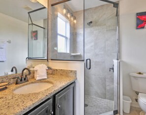 House, 5 Bedrooms, Private Pool (4 Bathrooms) | Bathroom | Combined shower/tub, towels, shampoo