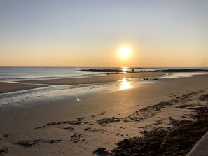Beach nearby, sun loungers, beach towels