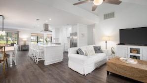 Casa, letti multipli (Sandpiper Village 716) | Soggiorno | TV