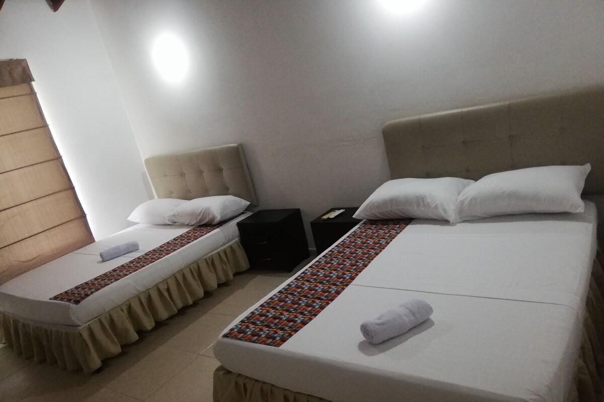 Chambre Quadruple, 2 lits doubles, salle de bains privée