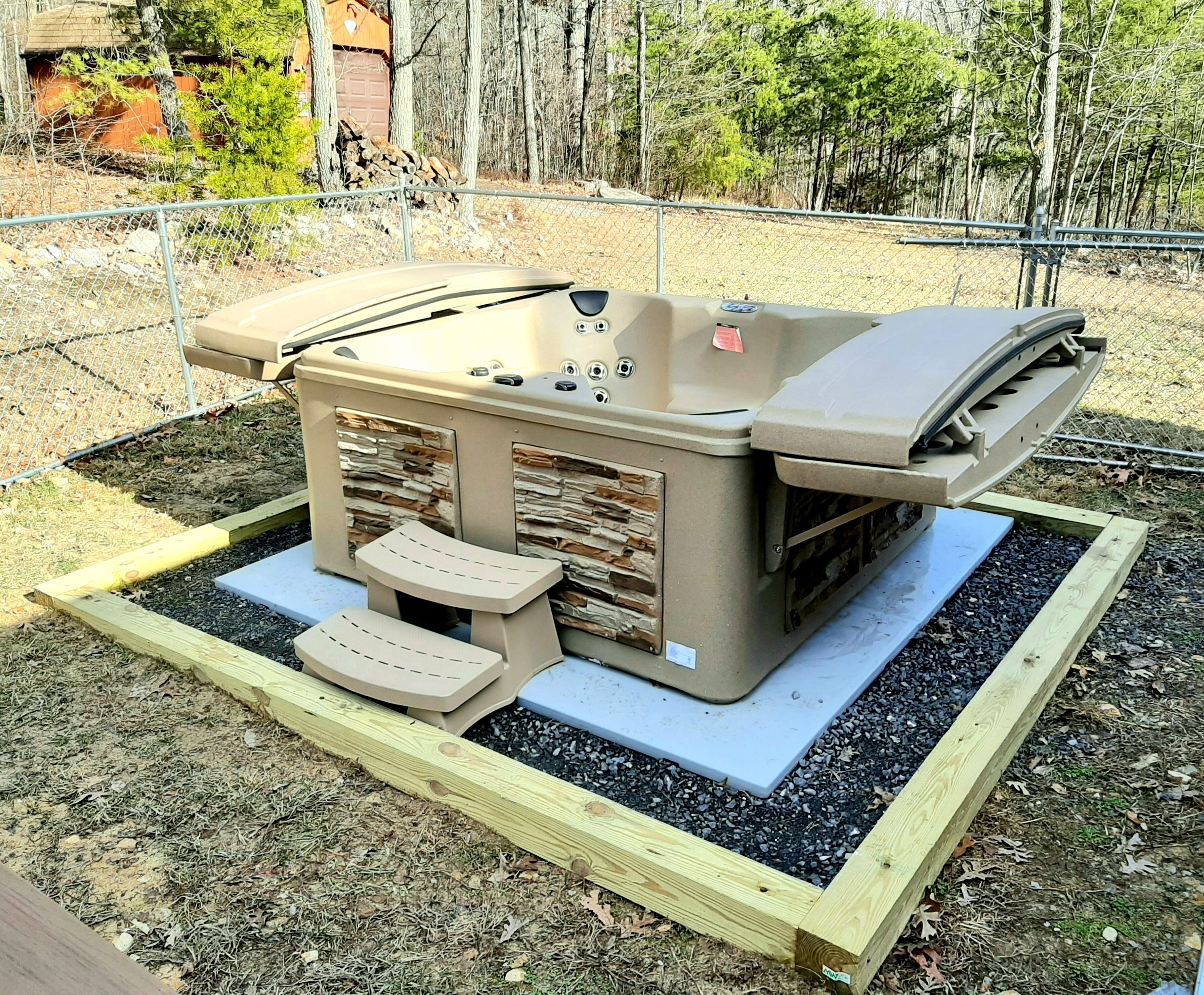 Outdoor spa tub