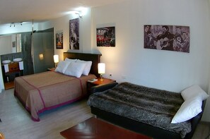 Elite Double Room, Mountain View | Premium bedding, in-room safe, individually decorated - Casa Azul La Garrucha (Jardin)