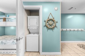 1 habitación, tabla de planchar con plancha, cuna de viaje y wifi 