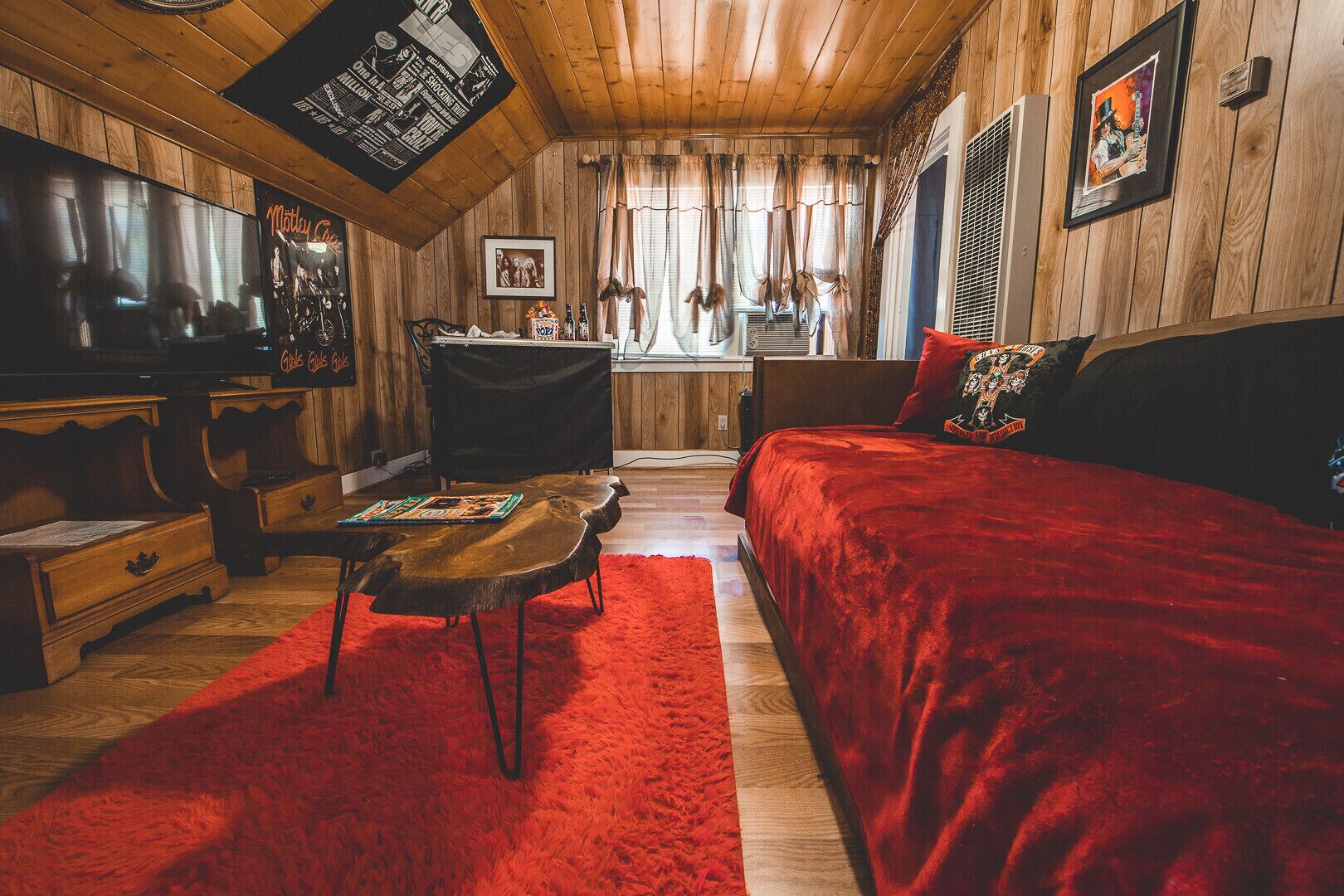 Rock n Roll themed rooms, built in 1906