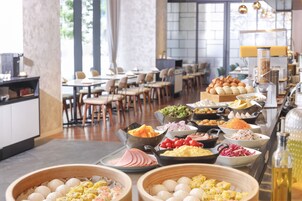 Daily buffet breakfast for a fee