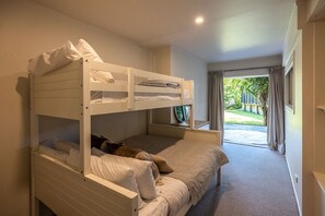 4 chambres, fer et planche à repasser, accès au Wi-Fi (inclus)