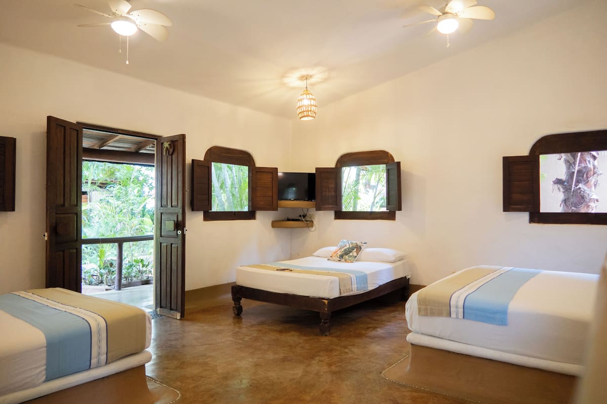 Family Cabin | 1 bedroom, in-room safe, free WiFi, bed sheets