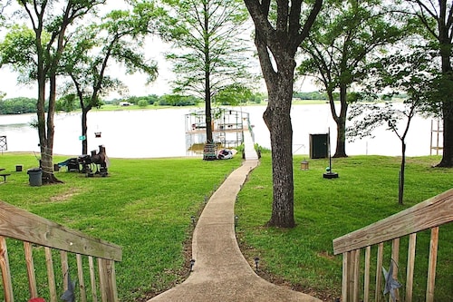 The Lake House on Lake Limestone