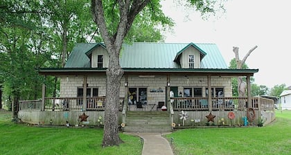 The Lake House on Lake Limestone