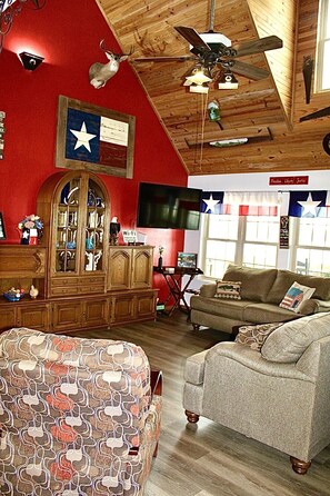 Smart-TV, DVD-Player, Bücher, Videothek