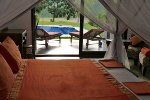 4 bedrooms, desk, iron/ironing board, travel cot