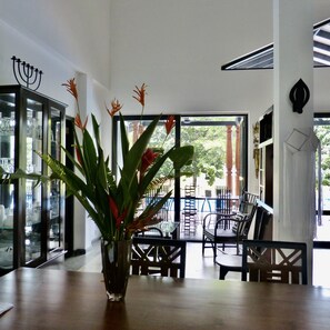 Interior - Luxurious villa 3 kms from beautiful beaches and restaurants and Galle fort (Akmeemana)