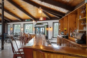 Bar (on property) - The Lodge at Mount Snow (West Dover)