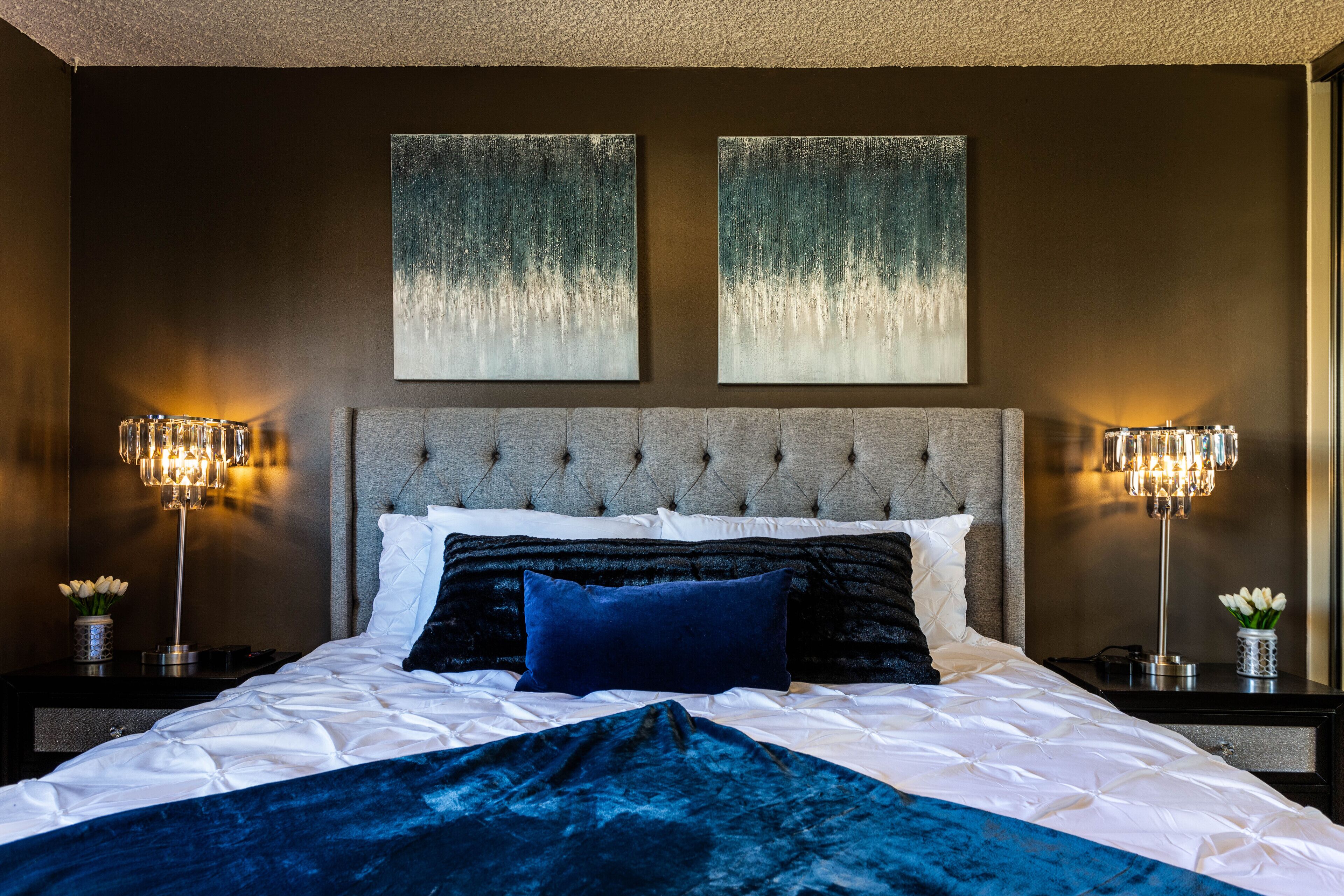 ♦Crazy Rich Asian Inspired Suite · Cal King · Fast WIFI · Parking♦