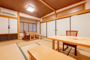 Ryokan dining - Hinokitei Bokusui (Kusatsu)