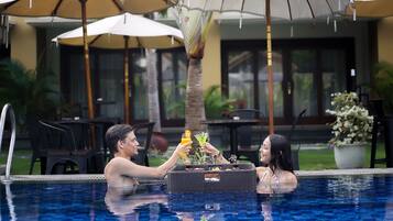 Außenpool, Liegestühle