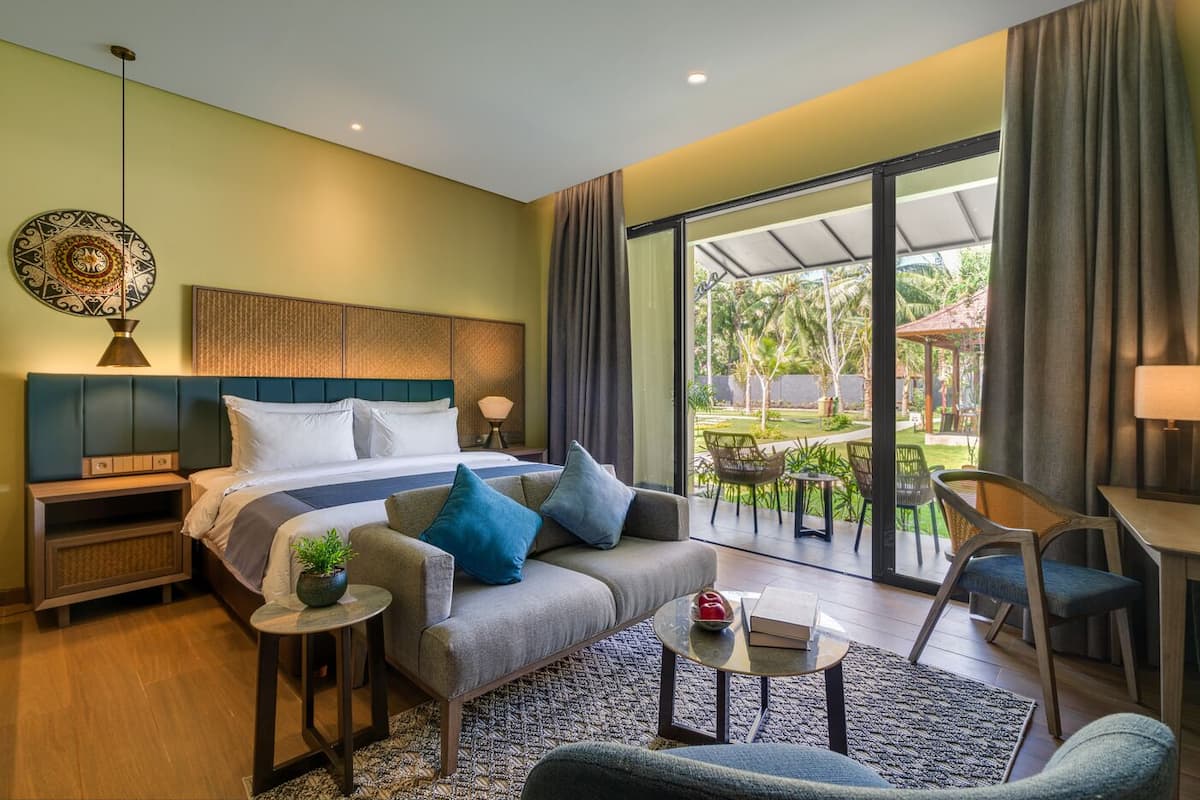 Grand tweepersoonskamer, toegang tot zwembad (Grand Deluxe Double Pool Access) | 1 slaapkamer, een minibar, een kluis op de kamer, een bureau