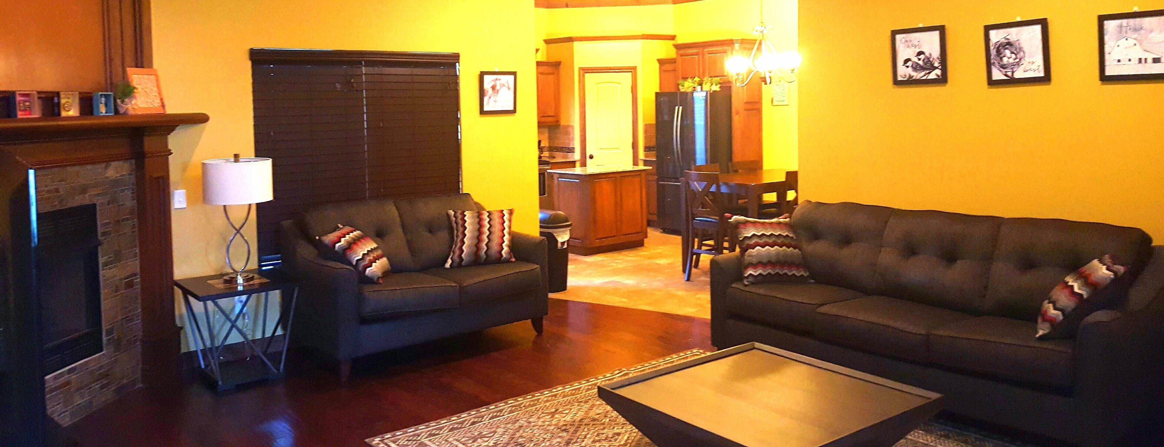 Veteran Owned. 5 Bed Rental. OU Campus.Airport.  Restaurants. Shopping Nearby.