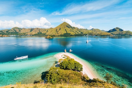 Boating. Meruorah Komodo Labuan Bajo
