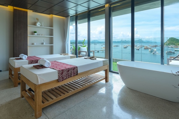 Couples treatment rooms, body treatments, body scrubs, massages