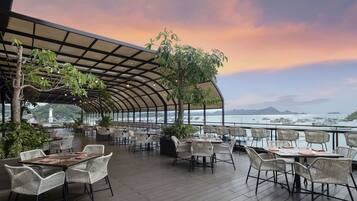 Daily buffet breakfast (IDR 350000 per person)