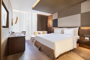 Habitación Prestigio | Minibar, caja de seguridad en la habitación y muebles diferentes