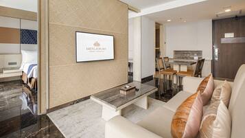 The Phinizy Suite | Living area | 49-inch Smart TV with cable channels, TV