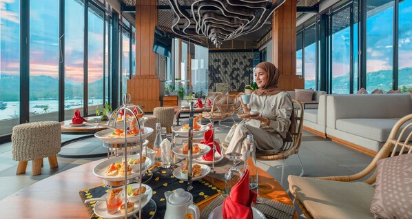 Breakfast, lunch and dinner served - Meruorah Komodo Labuan Bajo (Labuan Bajo)