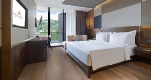 Signature Hill View King Bed | Minibar, in-room safe, individually furnished, desk - Meruorah Komodo Labuan Bajo (Labuan Bajo)